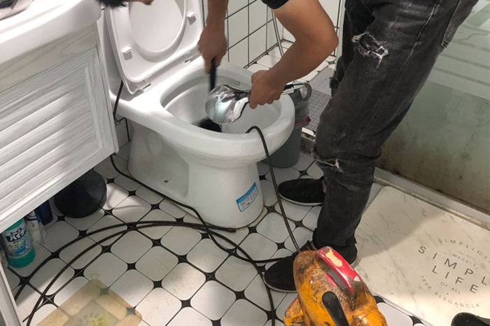 古蔺马桶堵塞自己疏通还是找师傅？专业上门服务让你省时更省心